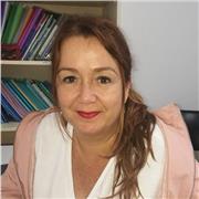 Traductora e intérprete de inglés y profesora de secundaria imparte clases particulares a grupos reducidos